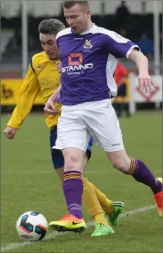  ??  ?? Wexford’s Gareth McCurtin is challenged by Eoin Hayes of the Clare Football League.