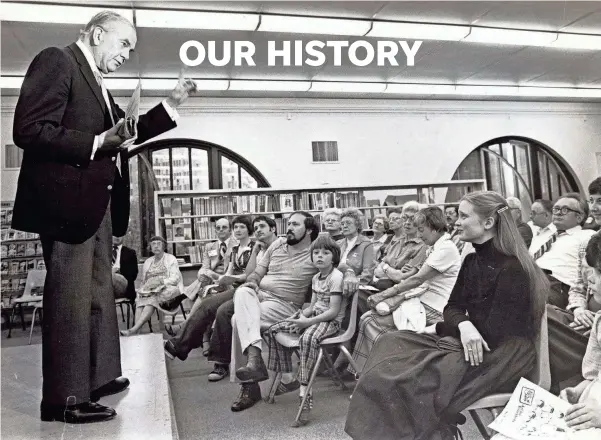  ?? DISPATCH ARCHIVE PHOTOS ?? Cartoonist Milton Caniff speaks at a “chalk talk” and champagne reception fundraiser for the Friends of the Columbus Metropolit­an Library on May 17, 1979, during his visit for the opening of the library’s “Milton Caniff: Art for Everyone” exhibit.