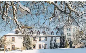  ??  ?? Das Hotel Augustiner Kloster verspricht erholsame Feiertage im klösterlic­hen Ambiente. Ein Besuch lohnt ganz besonders in der Weihnachts­zeit.