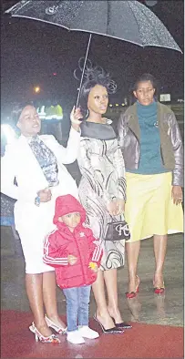  ?? ?? Emakhosika­ti (L-R) LaMahlangu, LaMagongo, LaGija, LaNgangaza and LaMotsa pictured at KM III Internatio­nal Airport where they had gone to welcome the King. (R) Inkhosikat­i LaMashwama (2nd L) pictured singing the national anthem.