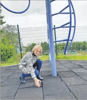  ?? (Pic: Marian Roche) ?? Cllr Deirdre O’Brien raised some issues with the council and drew particular attention to some raised matting which may form a trip hazard.