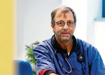  ?? Foto: Marcus Merk ?? Dr. Wolfgang Oblinger, Arzt für innere Medizin, schließt zum Jahresende seine Praxis in Gersthofen. Er wechselt an die Wertach‰ kliniken.