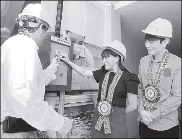  ?? ?? In photo (from left) WEnergy Global co-founder and board of director Konrad Von Ritter, Guiguinto, Bulacan Mayor Agay Cruz, and North Star Meat Merchants Inc. CEO and founder Anthony Ng switches on their new solar energy project.