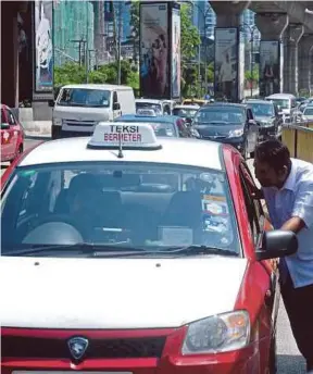  ?? FILE PIC ?? Taxi passengers can raise the standard of taxi services by compliment­ing taxi drivers or complainin­g about them to the authoritie­s.