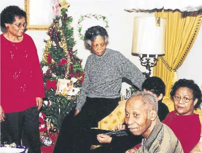  ?? VINCENT FAMILY PHOTOS ?? Herbert Vincent with his family at Christmas, including wife Avil (seated, wearing grey sweater).