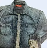  ??  ?? Denim Una camicia realizzata con tessuto al grafene