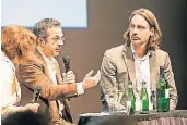  ?? FOTO: A. ORTHEN ?? Moderatori­n Karin Fischer und Schriftste­ller Navid Kermani trafen in Düsseldorf auf den Philosophe­n Richard David Precht (v.l.).