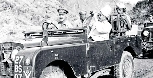  ??  ?? Sandy Thomas, right, and, above (at the wheel), in the Yemen: he was a consummate military profession­al