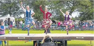  ?? Pictures: Steven Brown. ?? At Thornton, top, cyclists prepare for action and, above, Highland dancing.