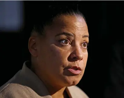  ?? MaTT SToNE / HErald STaFF FilE ?? FIGHTING THE CRISIS: Massachuse­tts U.S. Attorney Rachael Rollins speaks during an arraignmen­t at Suffolk Superior Court in Oct. 2021. In an effort to help combat the opioid crisis, Rollins said those suffering with Opioid Use Disorder prior to being incarcerat­ed should still receive treatment after going behind bars.