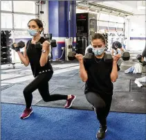  ?? PHILIP CHEUNG/NEW YORK TIMES ?? People wear face masks while exercising at F45 Training Arts District in Los Angeles in August. Most of us can be healthy at any weight, if we are also active enough.
