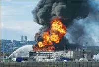  ?? (Baz Ratner/Reuters) ?? FLAMES BILLOW after a fire erupted in a fuel tank at Oil Refineries Ltd. in Haifa last month.