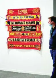  ?? ?? «Esto es España» (2016) reúne siete bufandas habituales en los campos de fútbol nacionales