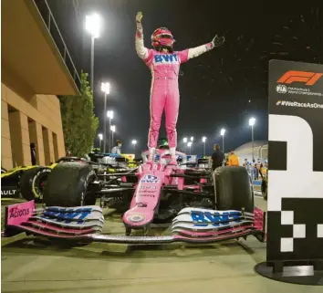  ?? Foto: Brynn Lennon, dpa ?? Sergio Perez feiert in Bahrain einen unerwartet­en Sieg in seinem Racing Point Auto.