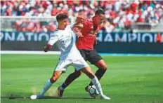  ?? AFP ?? Anthony Martial (right) of Manchester United and Hakimi Achraf of Real Madrid battle for the ball during the Internatio­nal Champions Cup at Levi’s Stadium on Sunday.