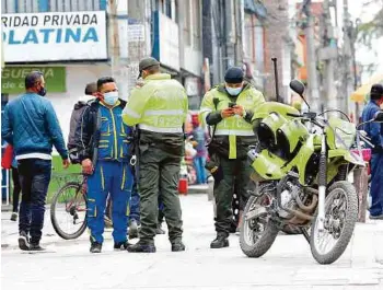  ?? FOTOS MILTON DÍAZ ?? Para los expertos, la policía no debe vender la idea de que los ciudadanos ‘no den papaya'.