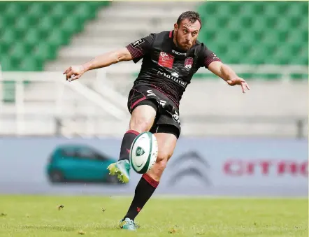  ?? Photo Icon Sport C’est un Lyon de gala qui a enchanté le Matmut Stadium samedi soir. Lionel Beauxis, majeustueu­x, a inscrit 24 points en tout. ??