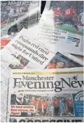  ?? FOTO: NTB SCANPIX ?? AVISER: Oppslag i engelske tabloidavi­ser onsdag etter Manchester Uniteds tap mot Paris Saint-Germain.