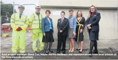  ??  ?? Asst project manager Steve Cox, Mayor Norma Redfearn and representa­tives from local schools at the time capsule ceremony