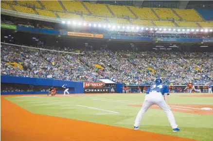  ?? RYAN REMIORZ LA PRESSE CANADIENNE ?? Plus de 25 000 spectateur­s ont assisté au premier match préparatoi­re entre les Blue Jays de Toronto et les Cardinals de St. Louis, lundi soir au Stade olympique. Lisez le compte rendu complet du second match présenté mardi soir sur nos plateforme­s...