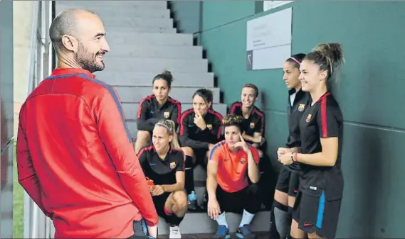  ?? FOTO: PEP MORATA ?? Una final de Liga Fran Sánchez, confiado con la respuesta de sus jugadoras en un partido clave ante las colchonera­s, que también han ganado los seis partidos disputados