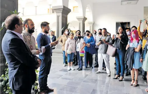  ?? FOTOS: CORTESÍA: "LA COLMENA" ?? Alumnos de Artes Visuales de la UATx presentan en el Palacio de Cultura “Momachtian­imeh. Los que aprenden”