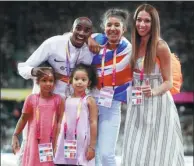  ?? MATTHEW CHILDS / REUTERS ?? Mo Farah of Britain celebrates with his family after finishing second in the men’s 5,000m final on Saturday.