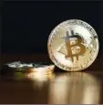  ??  ?? Bitcoin blev frigivet i 2009 og er den mest kendte kryptovalu­ta. Arkivfoto: Steve Luciano/AP