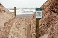  ?? Steve Gonzales / Staff photograph­er ?? Dune rebuilding projects are among the General Land Office’s efforts to reduce the impacts of erosion.