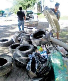  ??  ?? Llaman a los habitantes de Valle de Santiago, a sumarse a la estrategia para combatir el mosco del dengue.