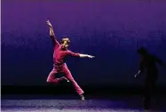  ?? Lawrence Elizabeth Knox / Houston Ballet ?? Simon Acri’s solo is a highlight of Stanton Welch’s new “Sparrow.”