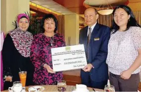  ??  ?? Generous deed: Raja Salbiah receiving the cheque from Mashor. Looking on are NSPS president Gharizah Hashim (left) and Angel’s Class principal Angel Lee (right).