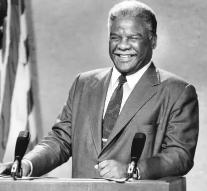  ?? RICH HEIN/SUN-TIMES FILE ?? Mayor Harold Washington attends a post-victory news conference at City Hall on April 8, 1987.