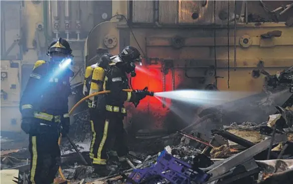  ?? AB ?? LOS BOMBEROS DE BARCELONA SE DOTAN DE UN NUEVO PLAN DIRECTOR PARA ACTUALIZAR LOS SERVICIOS Y MEJORAR LAS PRESTACION­ES DEL CUERPO.