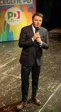  ??  ?? visita Renzi sabato scorso al teatro Sannazaro