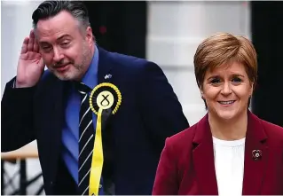  ??  ?? Need to listen: Nicola Sturgeon with SNP Stirling candidate Alyn Smith