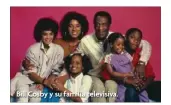 ?? ?? Bill Cosby y su familia televisiva.