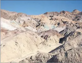  ??  ?? Colorful mineral deposits add to the scenery along Artists Drive.