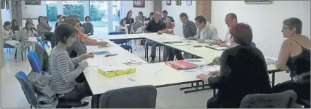  ??  ?? Les élèves délégués de classe ont été associés au choix du nouveau nom de l’école