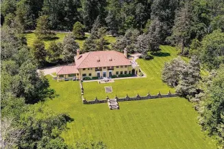  ?? Aerial 360 Solutions/Contribute­d photo ?? The replica Tuscan villa at 30 Mark Twain Lane in Redding, modeled after the early 1900s mansion where Mark Twain spent his final years.