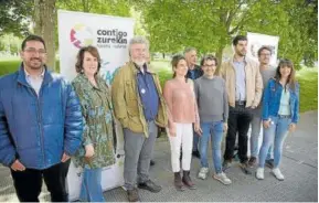  ?? Foto: Iñaki Porto ?? López de Uralde, con candidatos de Contigo Navarra.