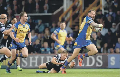  ?? PICTURE: BRUCE ROLLINSON ?? HEADING THROUGH: Leeds Rhinos’ Adam Cuthbertso­n gets away from Hull FC’s Jamie Shaul to score his side’s fifth try last night.