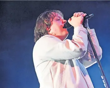  ?? ?? Music man Lewis Capaldi is recording footage for a new Netflix documentar­y