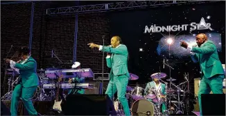  ?? AKILI-CASUNDRIA RAMSESS FOR THE AJC ?? Midnight Star has the Stockbridg­e Amphitheat­er crowd on its feet immediatel­y as they open the show for Sheila E. and Morris Day & the Time on Saturday.