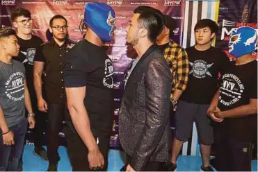  ?? Ayez Shaukat Fonseka ?? Buat pertama kali perlawanan perebutan tali pinggang itu akan berlangsun­g selama 30 minit”
SEBAHAGIAN daripada ahli gusti Malaysian Pro Wrestling yang akan bersaing pada 31 Mac ini di Teater Kuash TTDI.