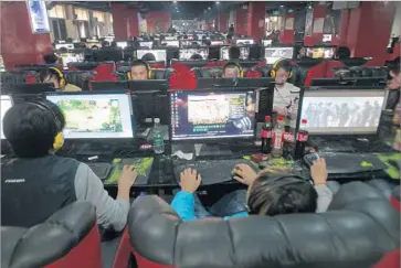  ?? VCG via Getty Images ?? GAMERS play at an Internet cafe in Zhengzhou, China, in 2013. An estimated 24 million young people in China are Internet addicts, and the country was the first to declare Web addiction a clinical disorder, in 2008.