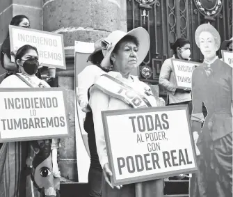  ?? EFE ?? Feministas
se manifestar­on ayer frente al Congreso de la Ciudad de México