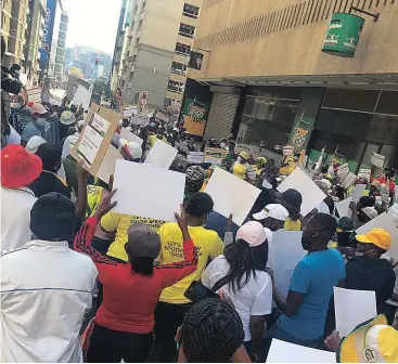  ?? | NTOMBI NKOSI ?? SCORES of ANC members from the Belemond branch in Free State picketed outside Luthuli House yesterday.