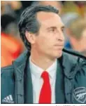  ?? IAN STEPHEN / EFE ?? Emery, en un partido con el Arsenal.