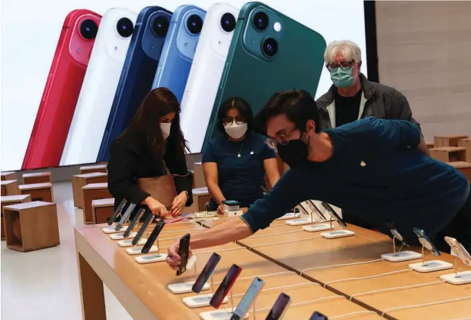  ?? ?? EN DEMORA. Los envíos mundiales de los iPhones de gama alta se retrazarán por los recientes brotes de covid-19 en China.